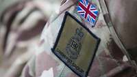 Schulter eines britischen Soldaten mit einem Patch der Royal Military Academy