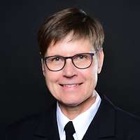 Portraitfoto von Frau Kapitän zur See Dr. Reppin.