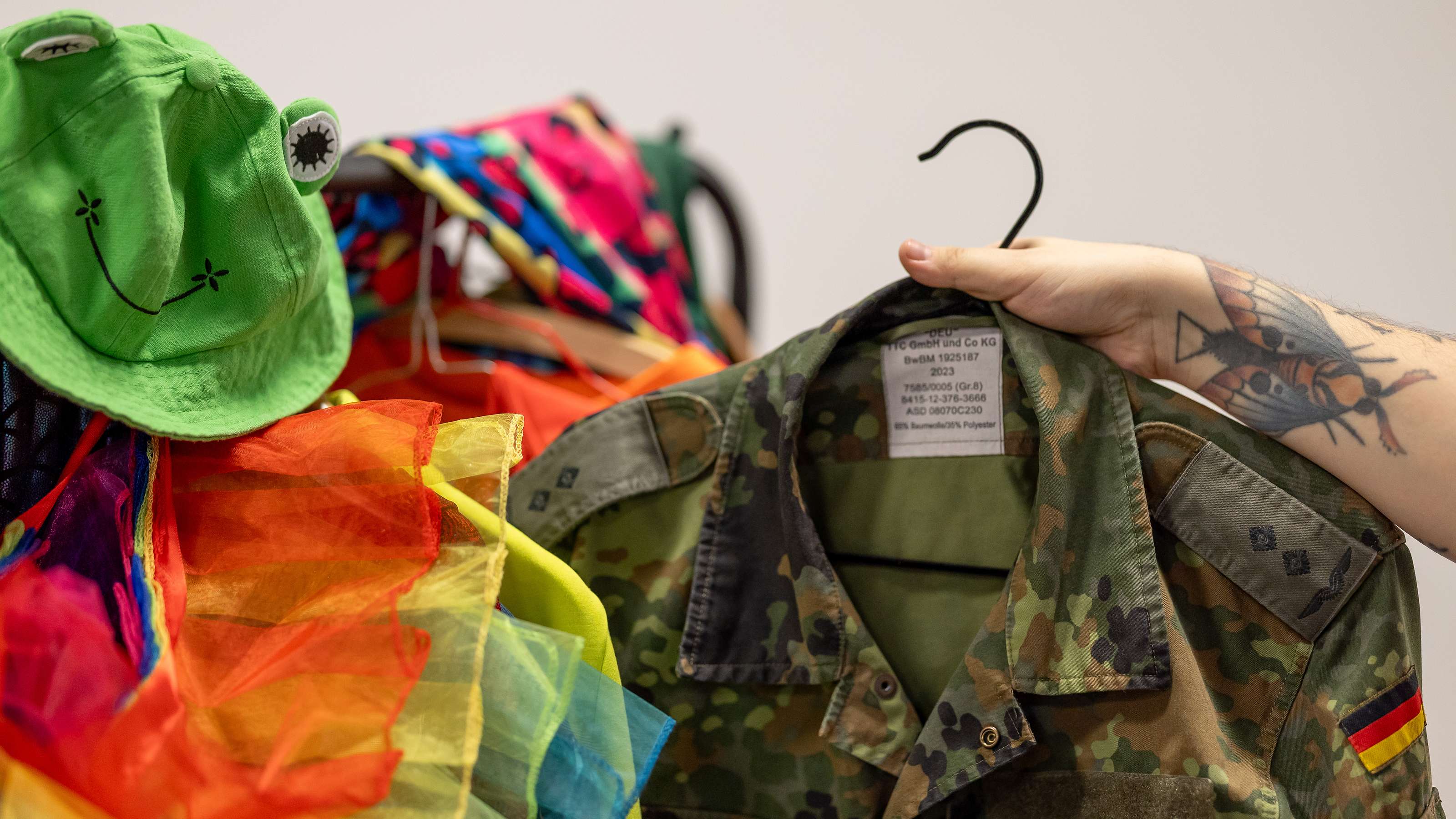 Darf man Bundeswehr-Uniform als Verkleidung tragen?