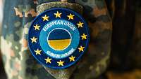 Das Bild zeigt das Abzeichen der Mission der European Union Military Assistance Mission Ukraine