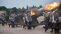  Soldiers firing cannons