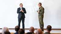 Bundesminister Pistorius und Generalmajor Meyer am ZInFü