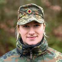 Eine Soldatin im Porträt