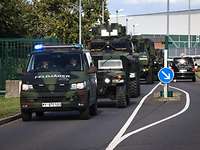 Vehicles drive in a convoy