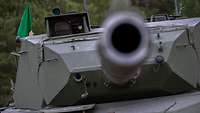 Panzerrohr und Wärmebildkamera eines Kampfpanzers Leopard 1 A5 in Nahaufnahme