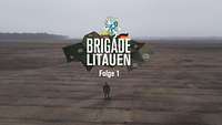 Ein Soldat steht auf einer großen Freifläche, darüber der Schriftzug „Brigade Litauen - Folge 1“