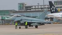 Ein Eurofighter auf dem zivilen Flughafen Bremen