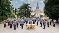 Musiker der Bundeswehr vor dem Rathaus
