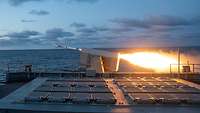 Ein Flugkörper RAM beim Abschuss während der Marineübung Mjølner vor Norwegen.