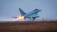 Ein Kampfjet Eurofighter der deutschen Alarmrotte beim Air Policing South in Rumänien startet