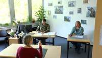 Bewerbende beim Psychologengespräch