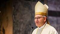 Bischof Helmut Dieser beim Gottesdienst zum Weltfriedenstag in Aachen