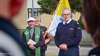 Militärpfarrer Spohr und Oberst i. G. Romba beim Start der Wallfahrt
