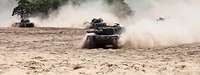 Panzer fahren im Gelände