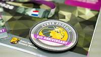 Ein Patch liegt auf einen Tisch.