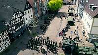 Luftaufnahme von einen militärischen Zeremoniell