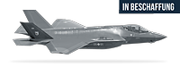 Ein Kampfflugzeug vom Typ F-35A freigestellt in Seitenansicht und der Schriftzug „in Beschaffung“