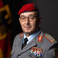 Offizielles Portrait General Carsten Breuer