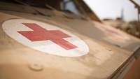 Rotes-Kreuz auf einem Transportpanzer Fuchs BAT
