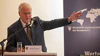 Winfried Nachtwei spricht über das Kosovo