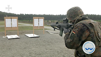 Soldat schießt mit G36