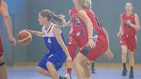 Spielszene beim Frauenbasketball