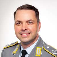 Ein Porträtbild eines Mannes