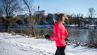 Neuburg an der Donau Eine Triathletin beim Training