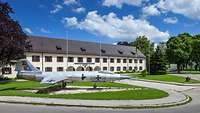 Fliegerhorst Kaufbeuren Stabsgebäude vom Technischen Ausbildungszentrum der Luftwaffe am Fliegerhorst Kaufbeuren
