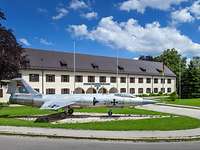 Fliegerhorst Kaufbeuren Stabsgebäude vom Technischen Ausbildungszentrum der Luftwaffe am Fliegerhorst Kaufbeuren