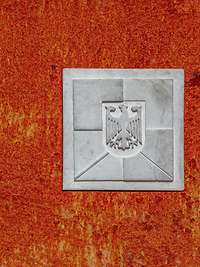 Wappen Rostige Wand mit Wappen des Stellvertreters des Generalinspekteurs der Bundeswehr.