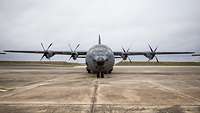 C-130J Super Hercules auf dem Flugplatz in Orléans-Bricy.