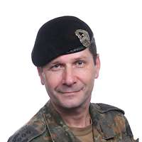 Ein Porträt des Kommandeurs der Schule gepanzerte Kampftruppen, Oberst Michael Sack, in Uniform