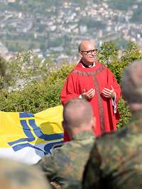Messe auf dem Pic du Jer in Lourdes Militärpfarrer Romanus Kohl beim Gottesdienst auf dem Pic du Jer in Lourdes