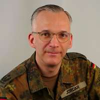 Porträtfoto eines Soldaten in Uniform