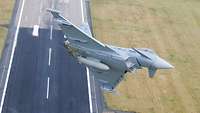 Der Eurofighter kann dank seiner Leistung direkt nach dem Start fast senkrecht in die Höhe fliegen.